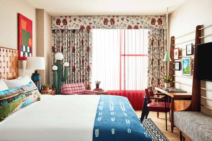 Room 17 of 103